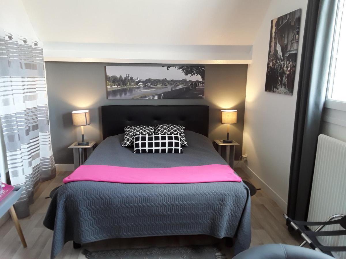 Clos Du Bourg Bed & Breakfast Saint-Cyr-en-Val Екстериор снимка